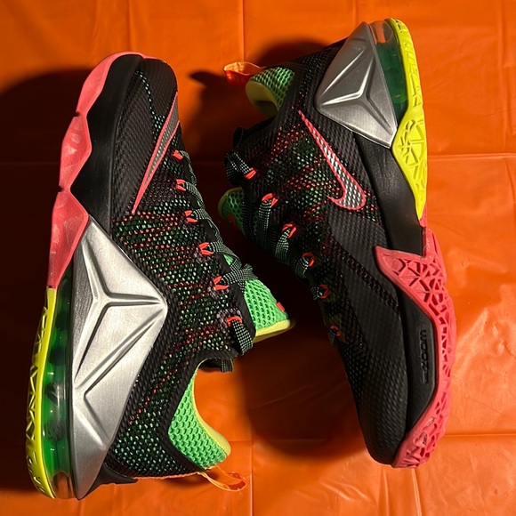 Nike Lebron XII 12 Low Remix Black Metallic Silver Green 724557-003 Size 9 - Picture 5 of 9